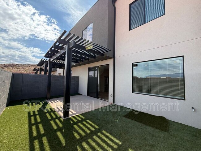 Building Photo - 577 E Hemsworth Ln