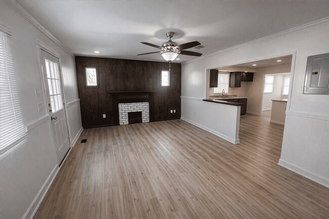 Foto del edificio - 2430 Mayfair Dr