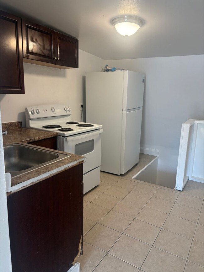 Building Photo - 3rd Floor 1 Bedroom Apartment-York City SD