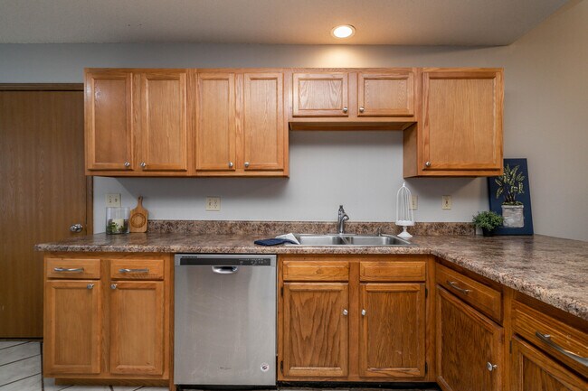 Building Photo - 3408 Crossings Dr