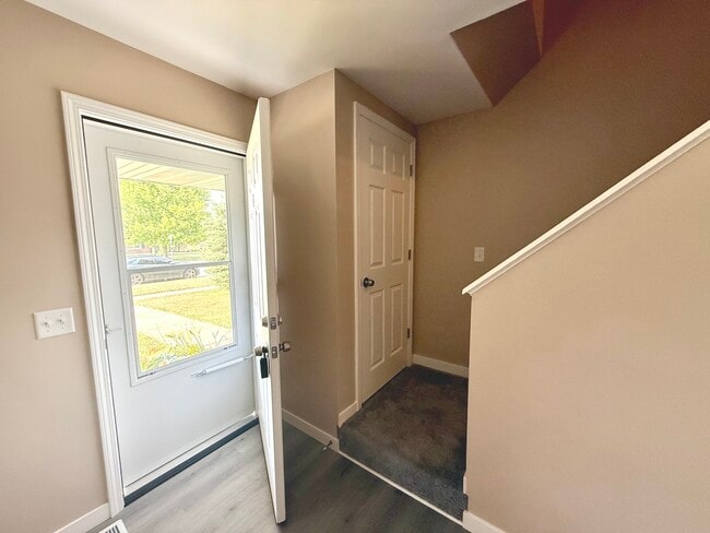 Building Photo - 106 Colonial Pkwy