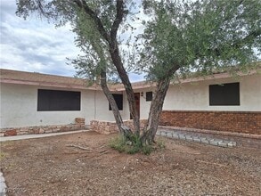Building Photo - 1425 Vista Dr