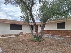 Building Photo - 1425 Vista Dr