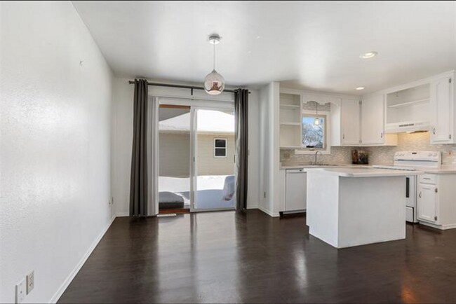 Foto del edificio - 2165/2167 Allouez Ave