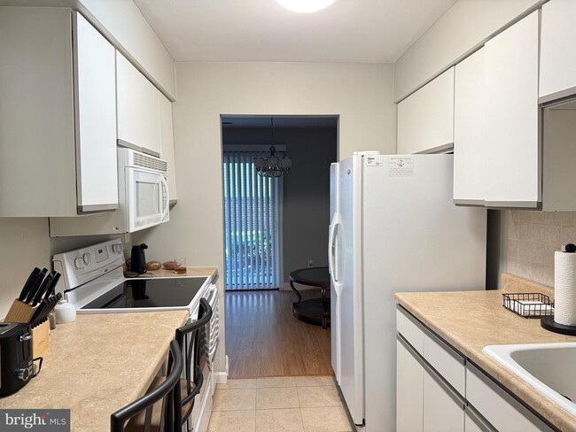 Building Photo - 304B Cypress Point Cir