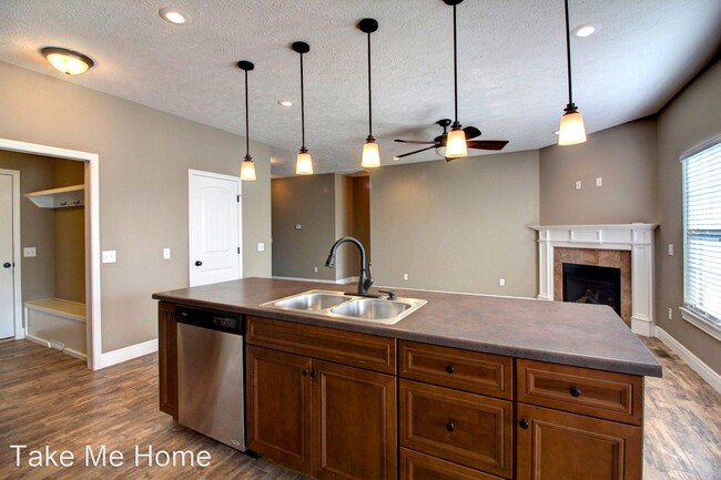 Building Photo - 4 br, 2 bath House - 5698 E Pearson Pkwy