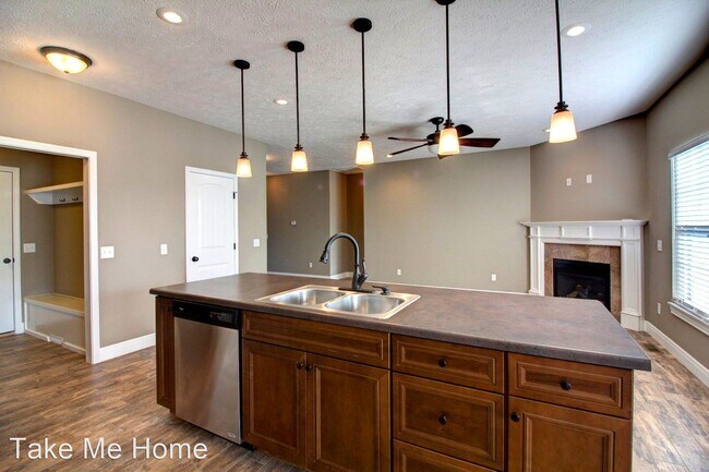 Foto del edificio - 4 br, 2 bath House - 5698 E Pearson Pkwy