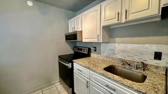 Building Photo - 2369 Tom Jones St