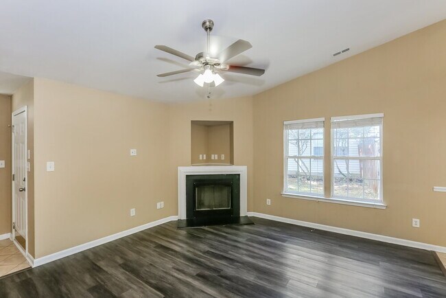 Foto del edificio - 1563 Hollow Maple Dr