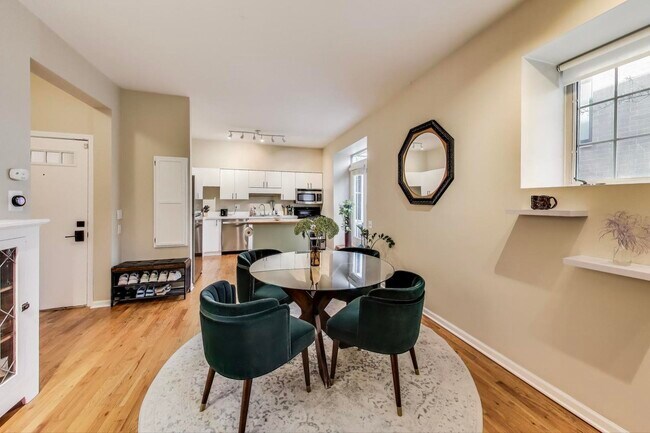 Foto del edificio - 1640 W Diversey Pkwy