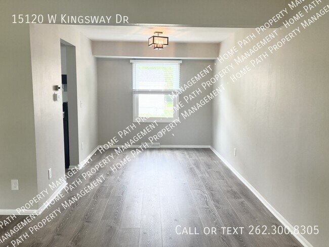 Foto del edificio - 15120 W Kingsway Dr