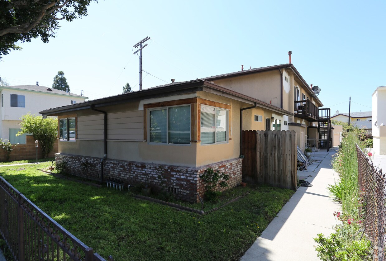 Building Photo - 4165-4177 Elenda St