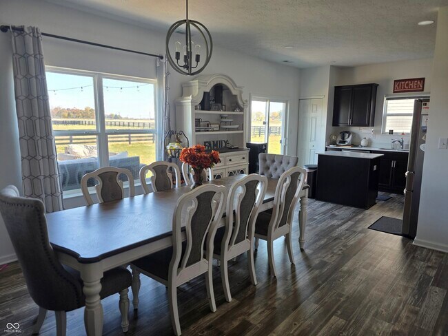 Foto del edificio - 1461 Bigleaf Dr