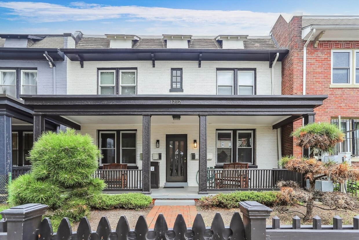 Foto principal - 1712 West Virginia Ave NE