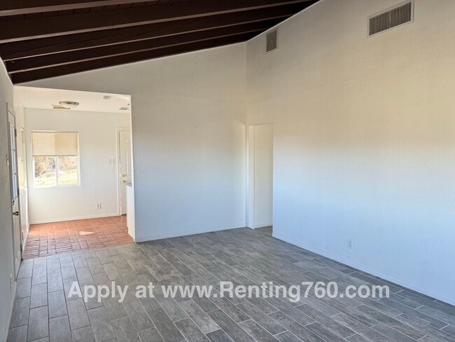 Building Photo - Cozy Cabin On The Hill