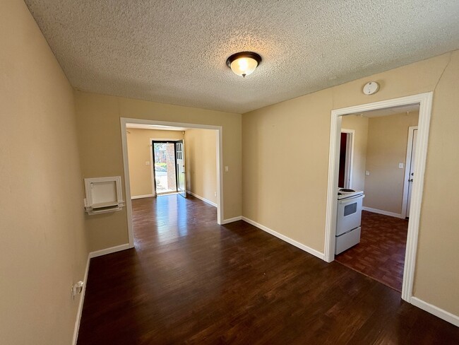 Building Photo - 2021 Westchester Dr