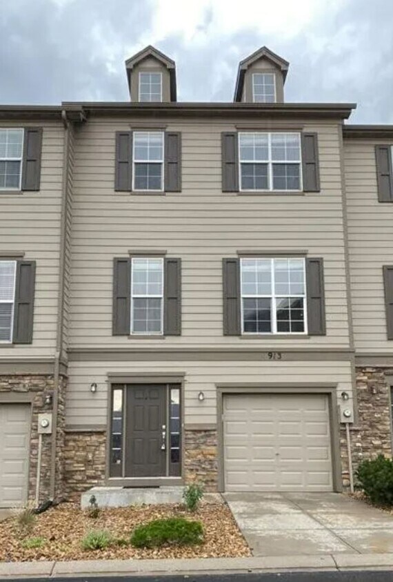 913 Burning Bush Point, Monument, CO 80132 Townhome Rentals in Monument CO