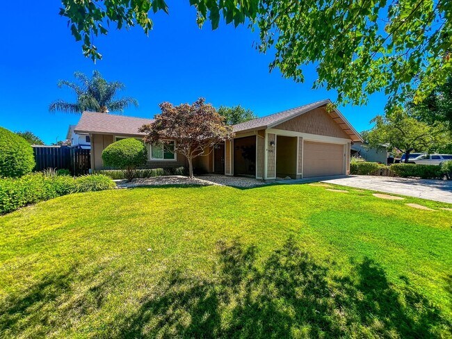 Foto del edificio - Charming Three-bedroom North Napa Home