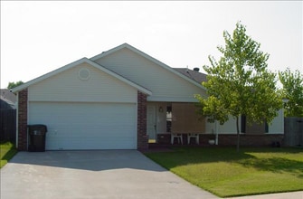 Building Photo - 1016 Shadowlake Rd