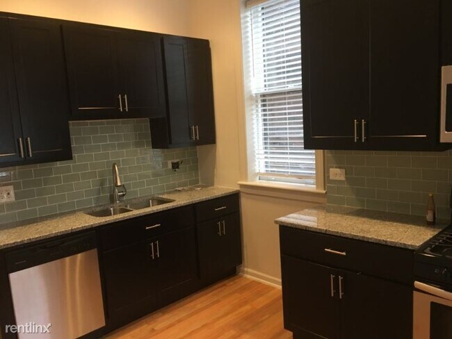 Foto del edificio - 2222 N Kenmore Ave