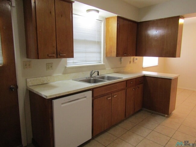 Foto del edificio - 1402 W Briscoe Ave