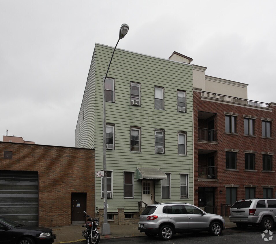Primary Photo - 197 Withers St