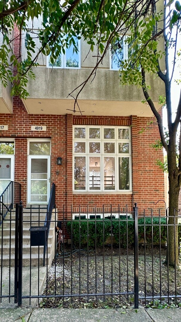 Building Photo - 4919 W Gunnison St