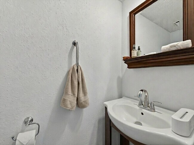 Foto del edificio - 1676 Beaconshire