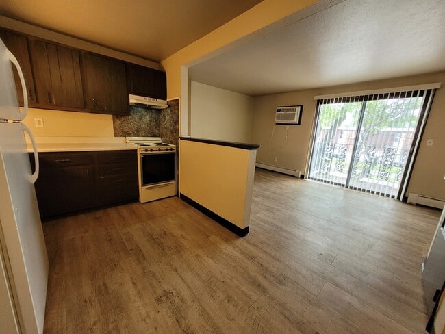 Building Photo - 545 Spinnaker Ln