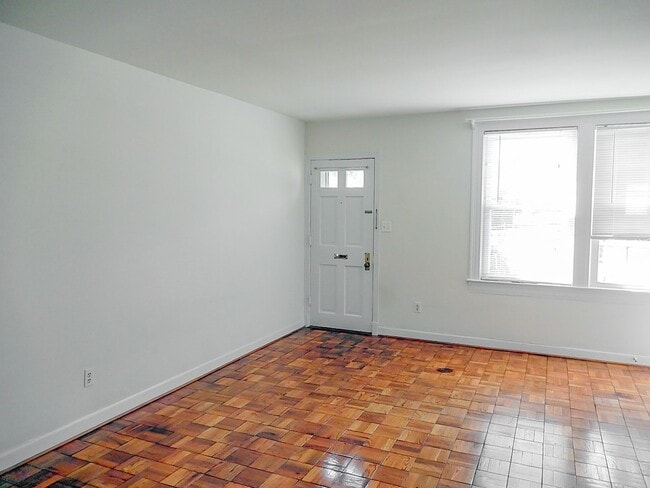 Photo - Sun-Filled & Well-Maintained 1 Bed 1 Bath ... House