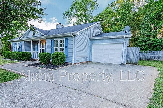 Building Photo - 423 Golden Leaf Ln