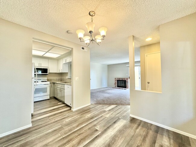 Building Photo - Beautiful 3B 2BA Condo in Eastlake w/ AC a...