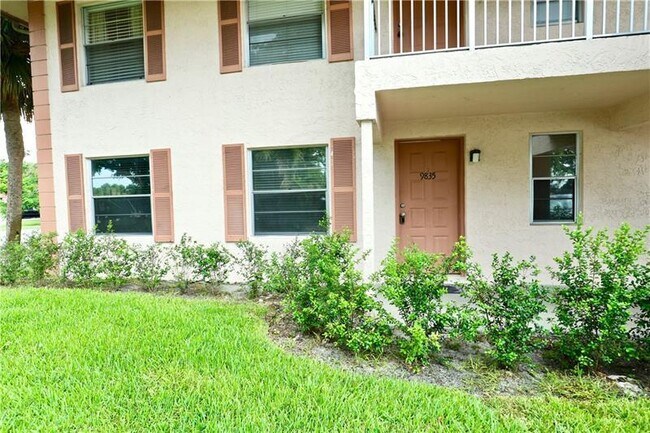 Foto del edificio - 9835 Three Lakes Cir