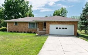 Building Photo - 10976 Shaker Dr