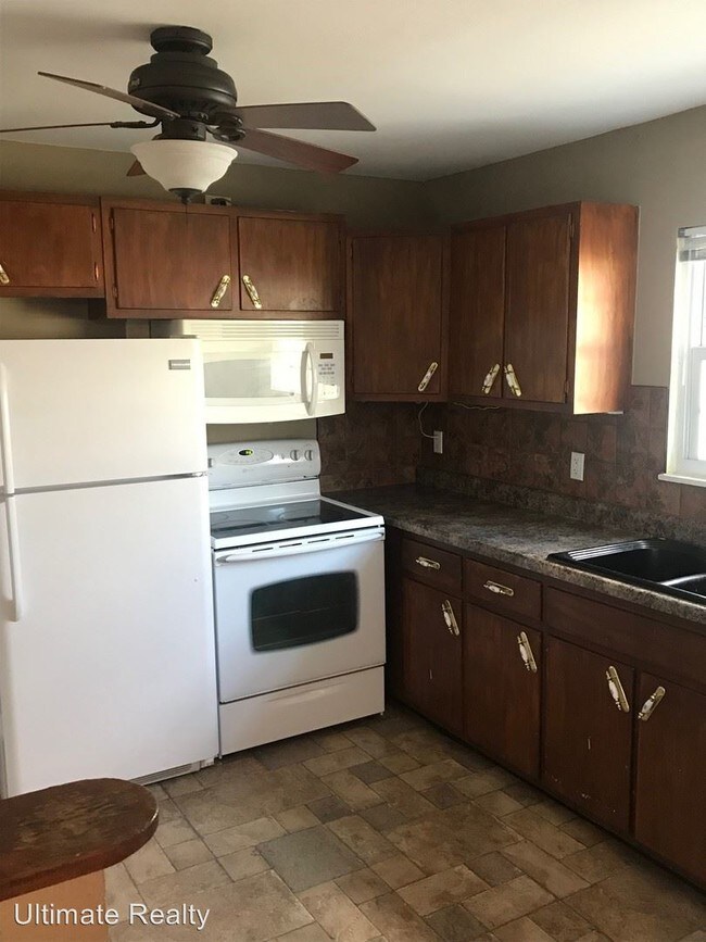 Building Photo - 3 br, 1.5 bath House - 811 Teson Rd.