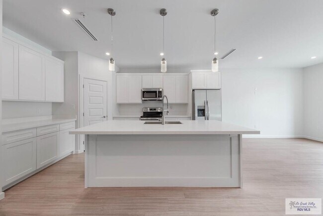 Foto del edificio - 165 Ruben Torres SR Blvd