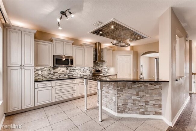 Building Photo - 4 br, 3 bath House - 2803 Eagle Lake Dr UNIT