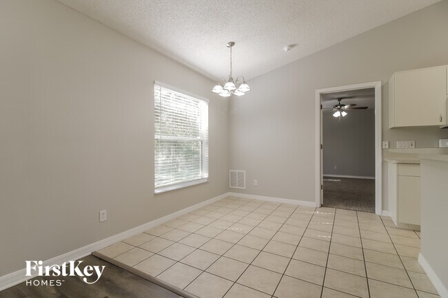 Foto del edificio - 2417 Larkwood Rd