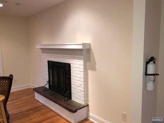 Foto del edificio - 94 Alexander Ave