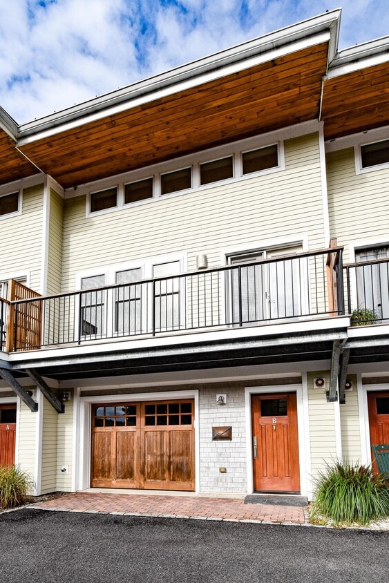 15 Water St Unit B, Newmarket, NH 03857 Condo for Rent in Newmarket