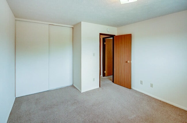 Building Photo - West Wind Apartments
