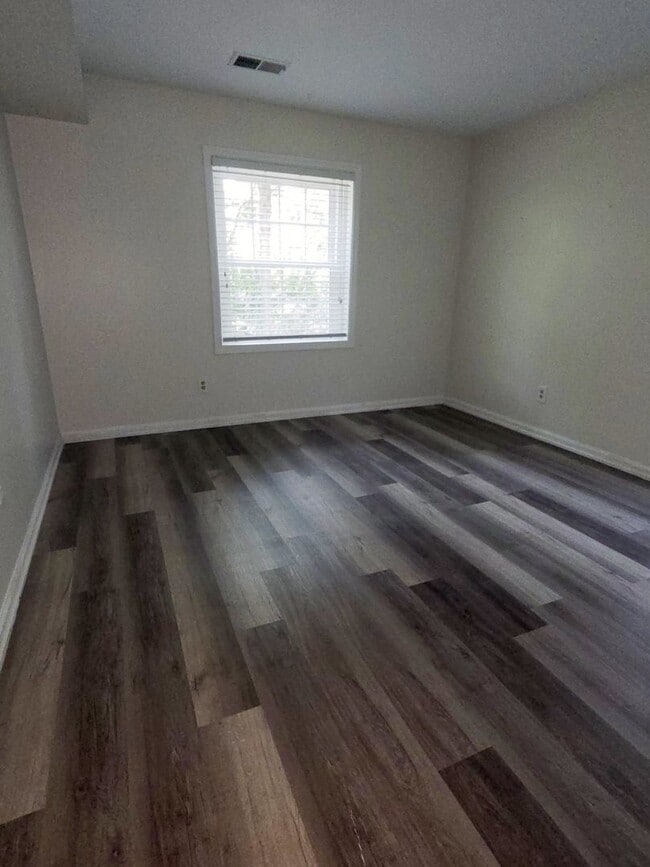 Interior Photo - 550 - Kings Grant