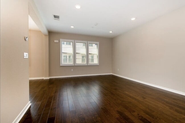 Foto del edificio - Updated and Refreshing 2BD/2.5BA Condo in Prime San Jose Location!