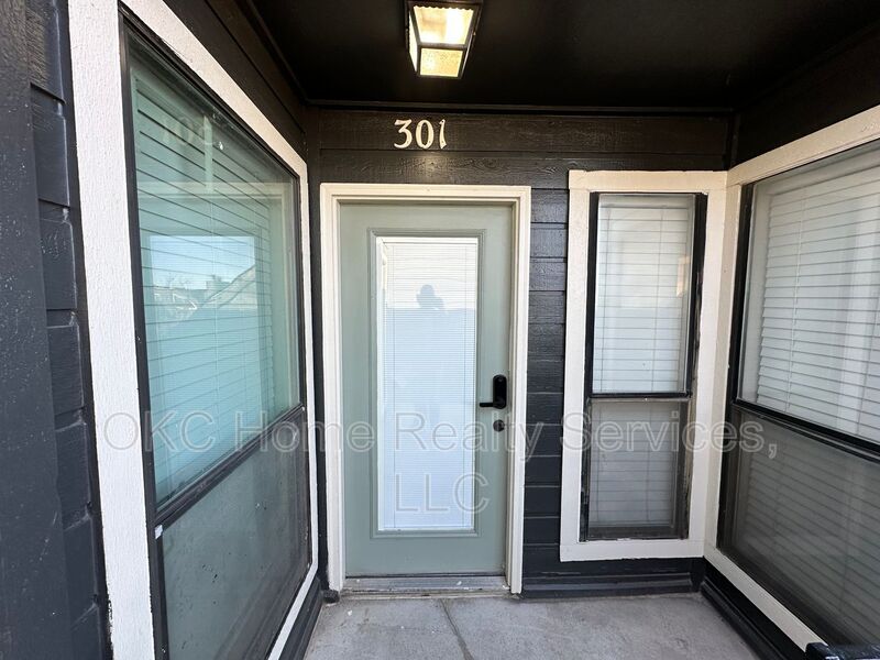 Primary Photo - 11560 N. May Ave