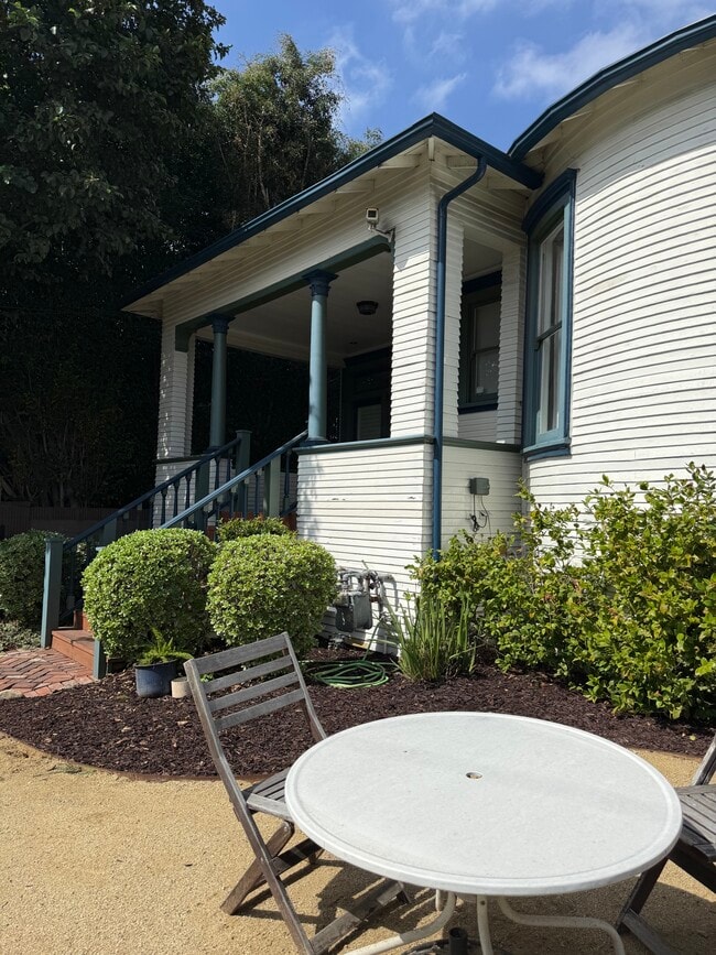 Building Photo - 629 Belmont Ave