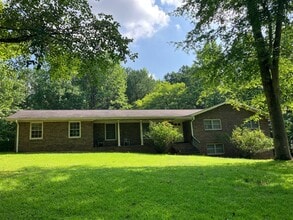 Building Photo - 944 N Old Cumming Rd