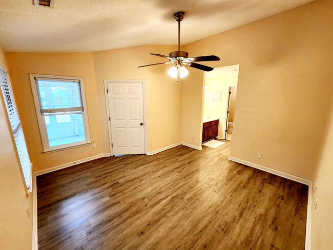 Big master bedroom with walking shower ?? - 1610 Liberty Dr