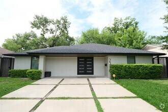 Building Photo - 2219 Chantilly Ln
