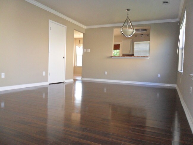 Sala de estar y comedor - 2131 Timur Way