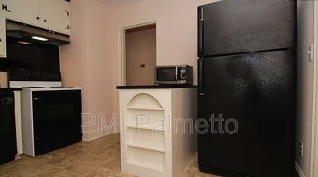 Building Photo - 1005 Wando St